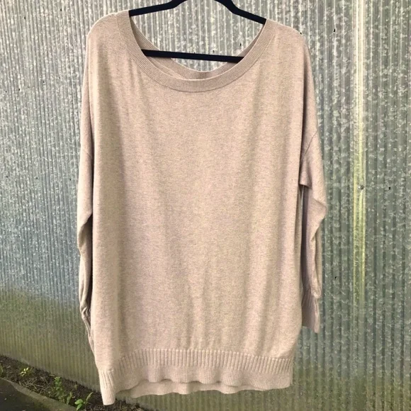 SOLD VS Cashmere Blend Open-Back Oversized Sweater| Size L - Picture 3 of 7
